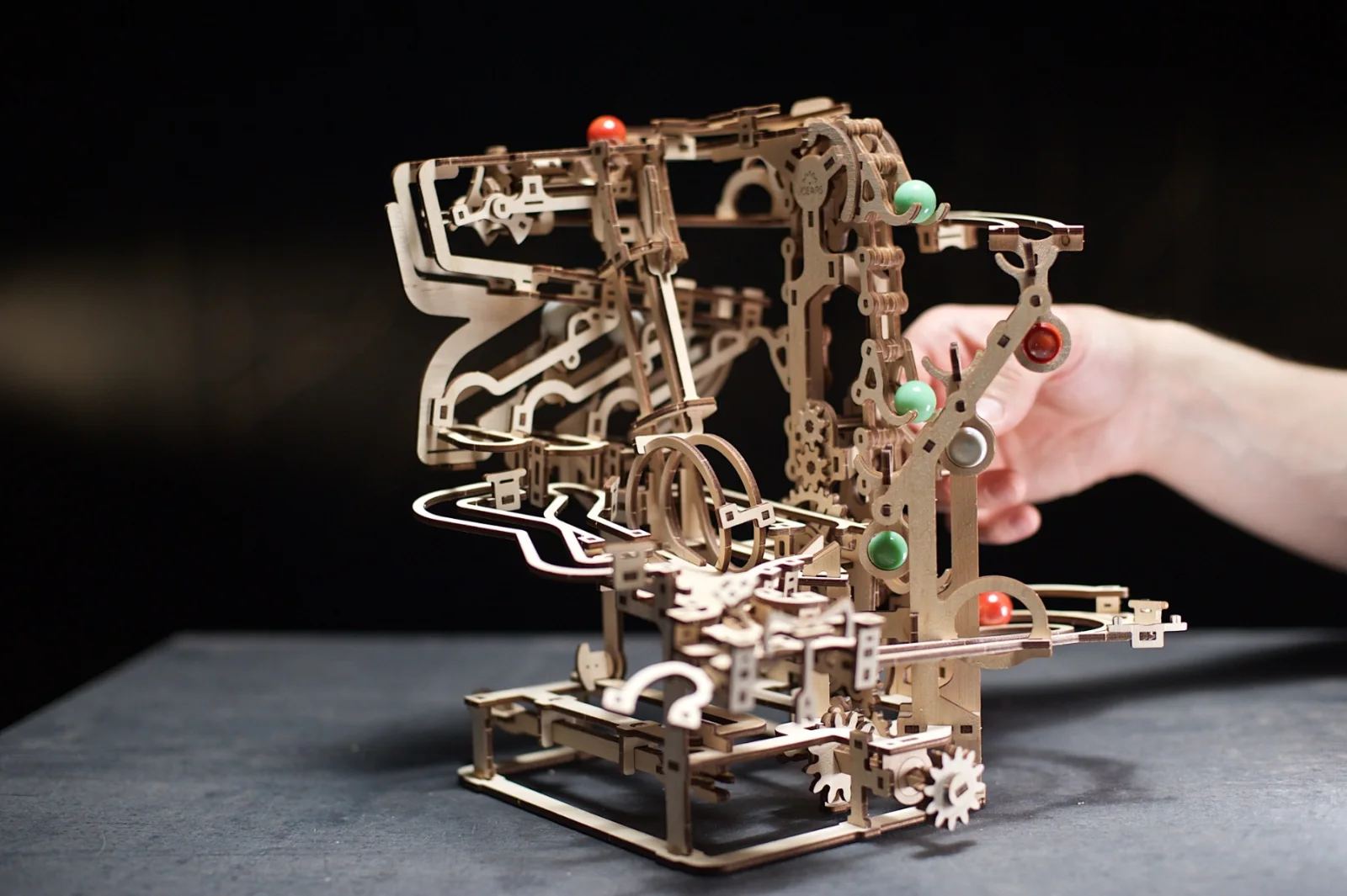 Ugears Marble Run Chain Hoist - Писта Верижен подемник за мраморни топчета