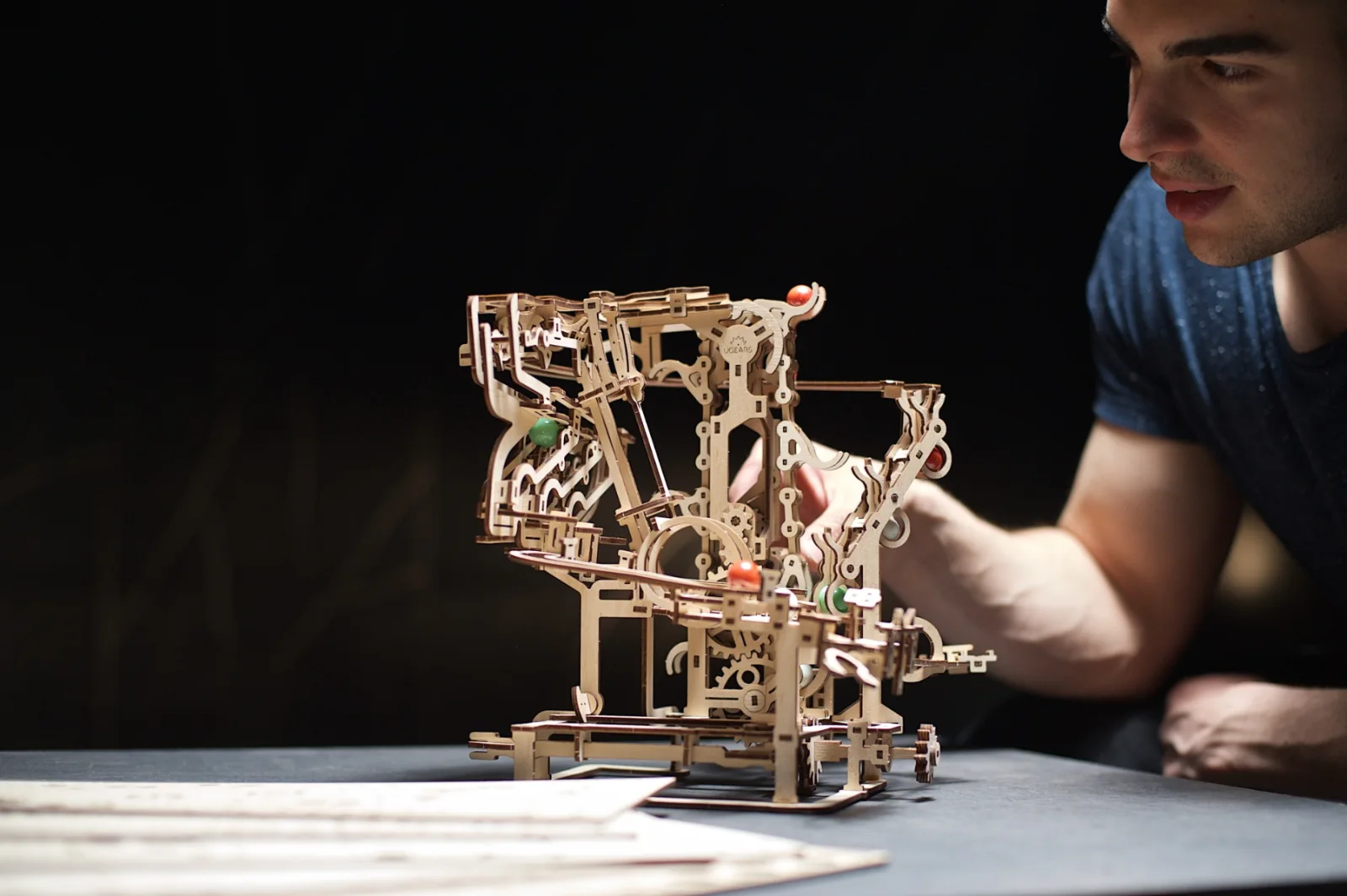 Ugears Marble Run Chain Hoist - Писта Верижен подемник за мраморни топчета