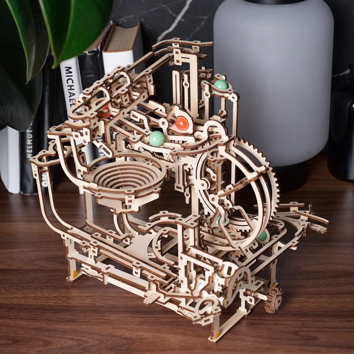 Ugears Marble Run Stepped Hoist– Писта с постъпателно задвижване -Механичен 3D дървен пъзел-70156