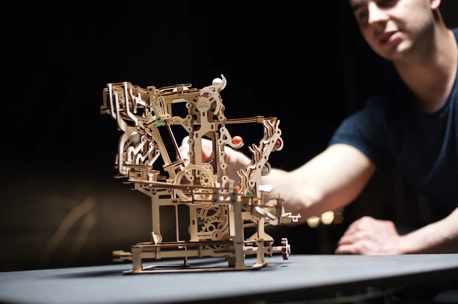 Ugears Marble Run Chain Hoist - Писта Верижен подемник за мраморни топчета