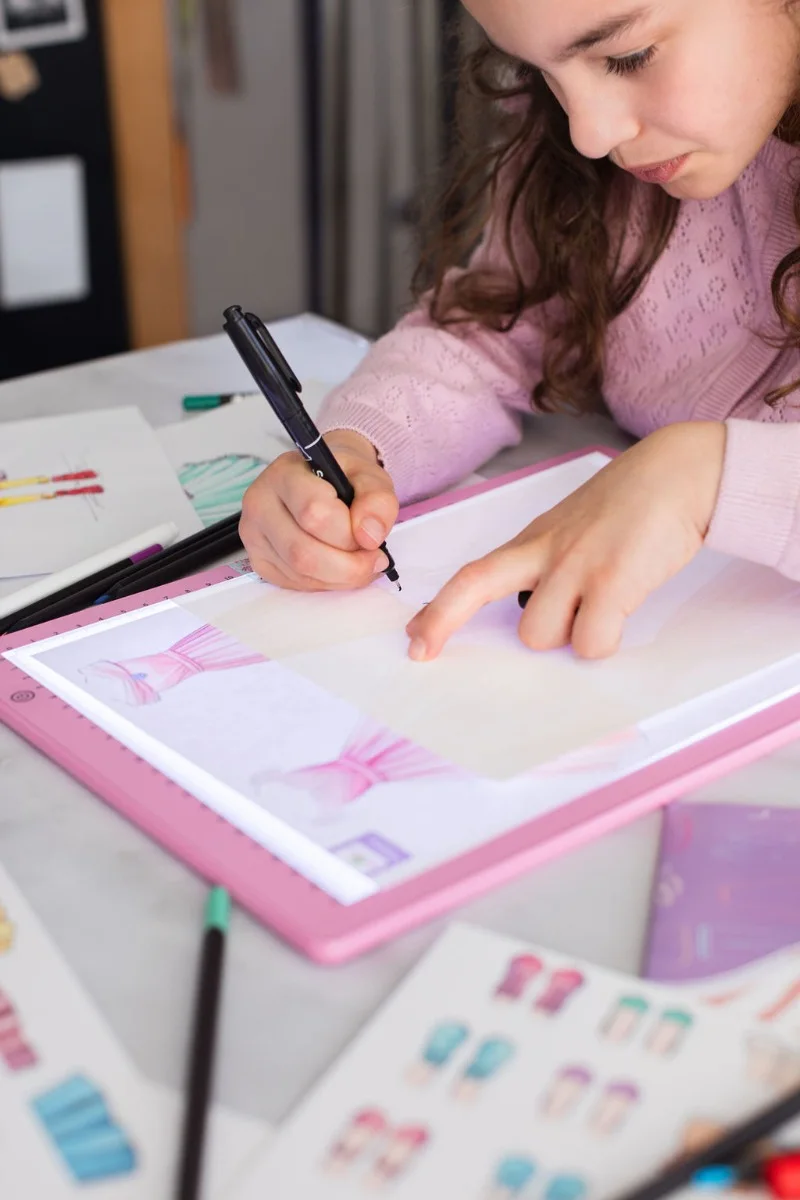 Sycomore Artissimo-XXL-Ателие за модни рисунки-Подложка с LED светлина-7y+