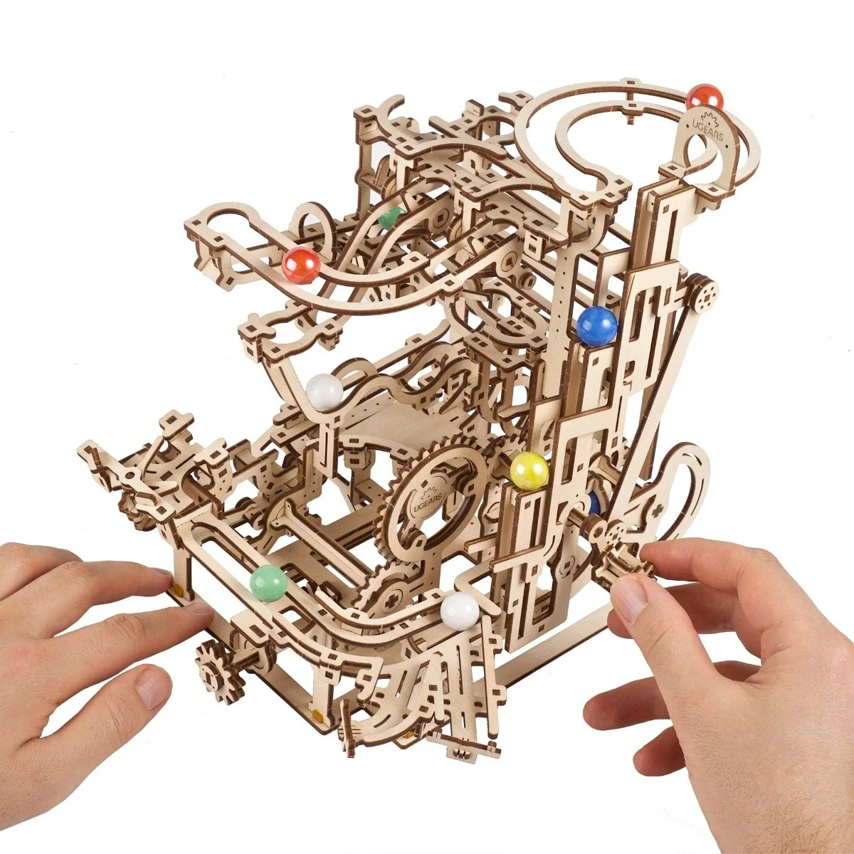 Ugears Marble Run Tiered Hoist&ndash; Писта със стъпаловидно повдигане -Механичен 3D дървен пъзел-70156