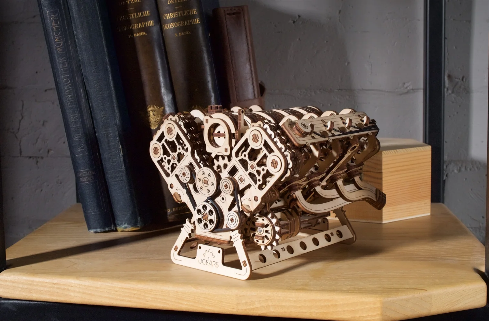 Ugears Engine V8 Двигател  -3Д модел-Дърво-Мащаб 1:6 - 70264